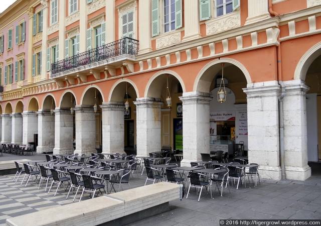 The arcades, Place Masséna